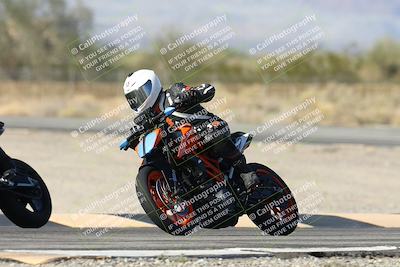 media/Dec-01-2025-Moto Forza (Mon) [[2daa91e15f]]/3-Beginner Group/Session 3 (Turn 3)/